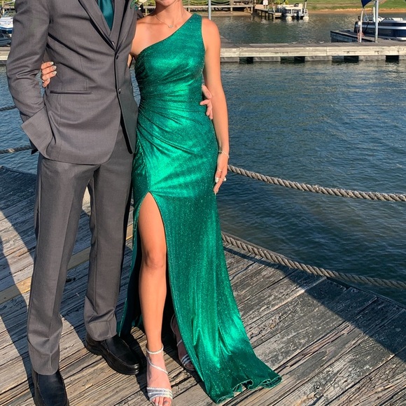 Emerald Green Dress! - Picture 2 of 3